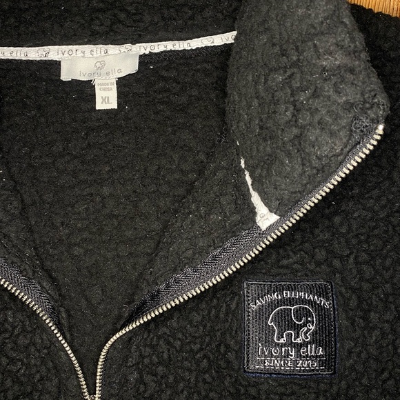 Ivory Ella Cropped Sherpa Jacket // Size Extra Large // Black - Picture 2 of 3